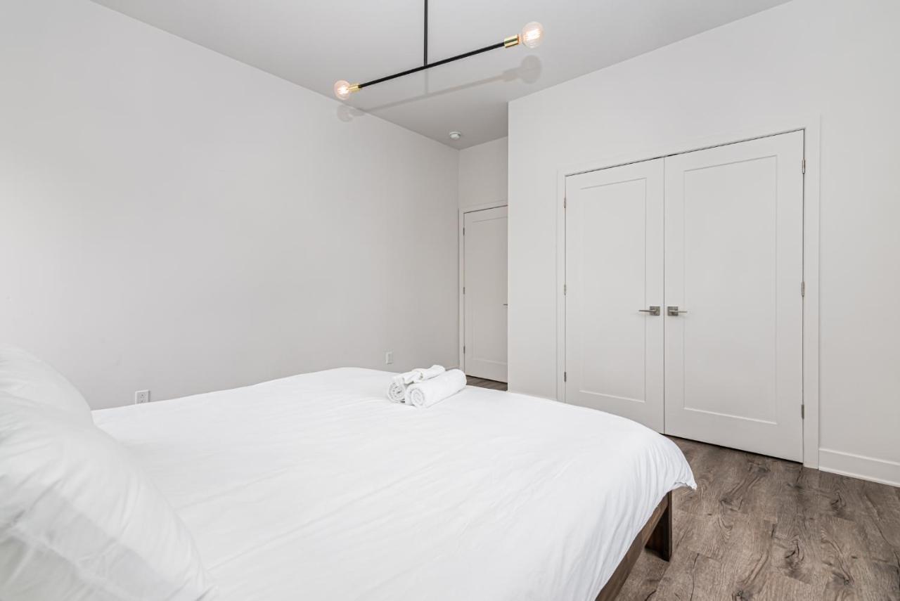 2 Bedroom Luxury In The Mile End By Den Stays Монреаль Экстерьер фото